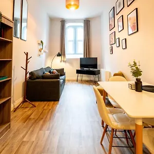 Free Parking | Smart Tv | 4 Guests Swansea